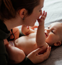 Load image into Gallery viewer, Nursicare - Therapeutic Breast Pads for Wounded, Cracked, Painful Nipples. Pack of 6.